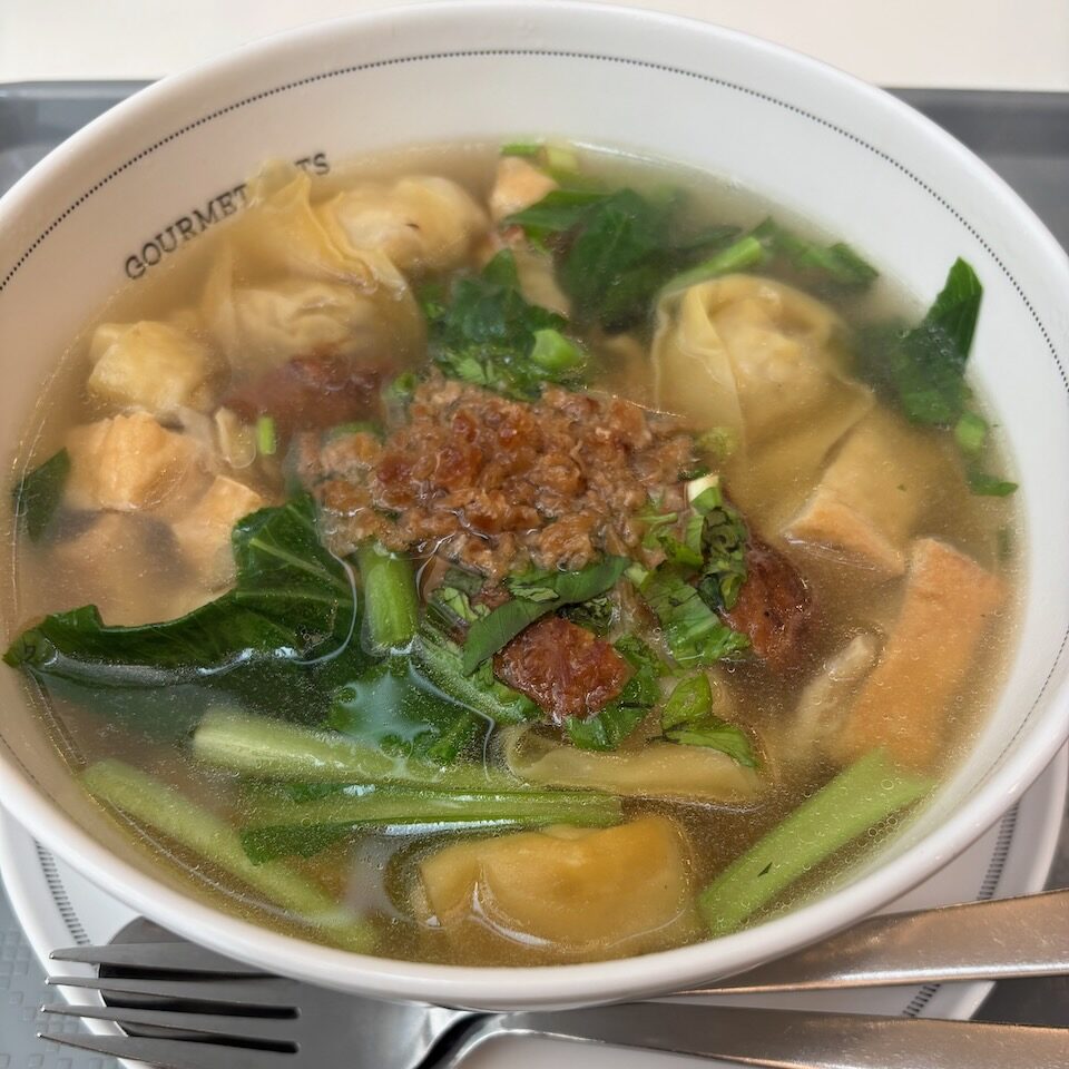 ワンタン入りスープ