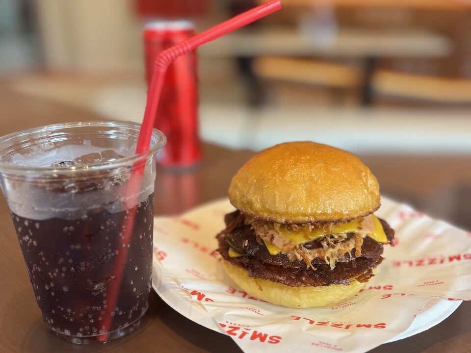 ハンバーガー、コーラ